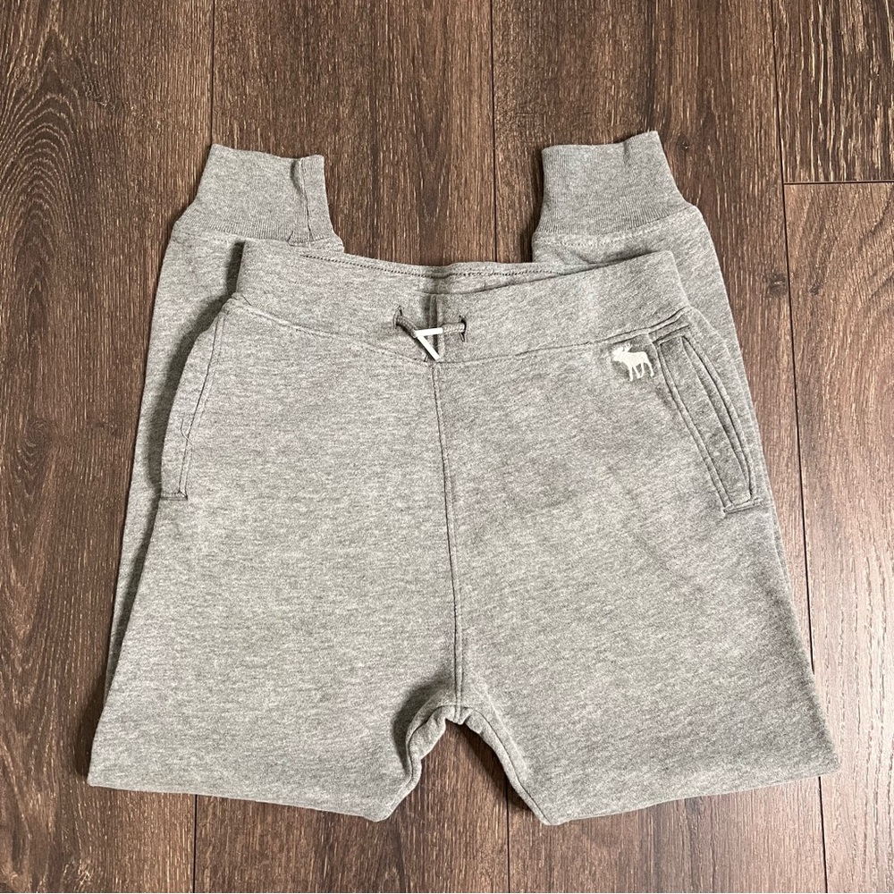 Gray joggers, essential for fall and winter. In great condition